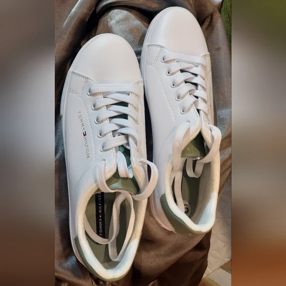 Tommy Hilfiger White Women's Sneakers - Picture 3 of 6